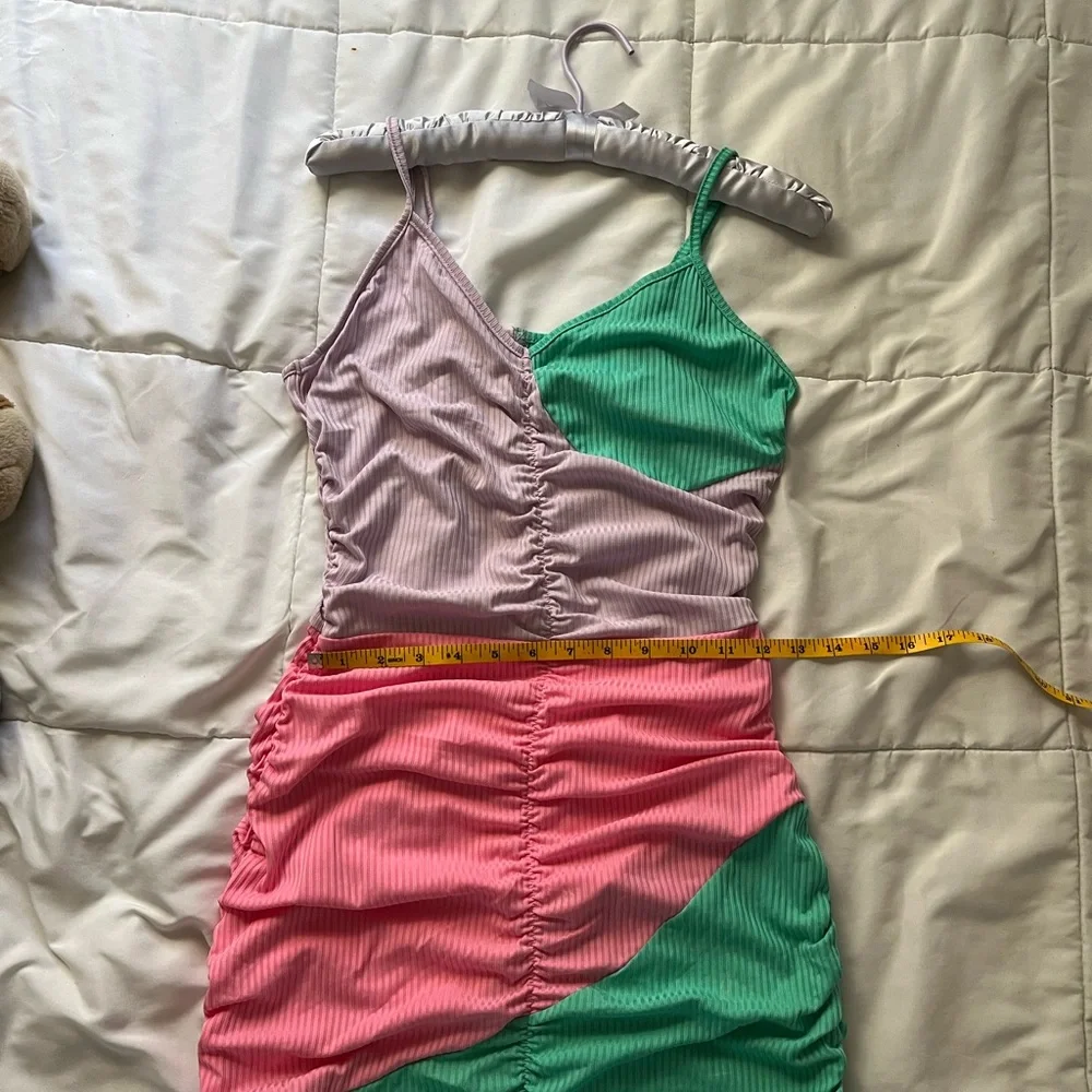 Colorblock Ruched Dress - Picture 5 of 7